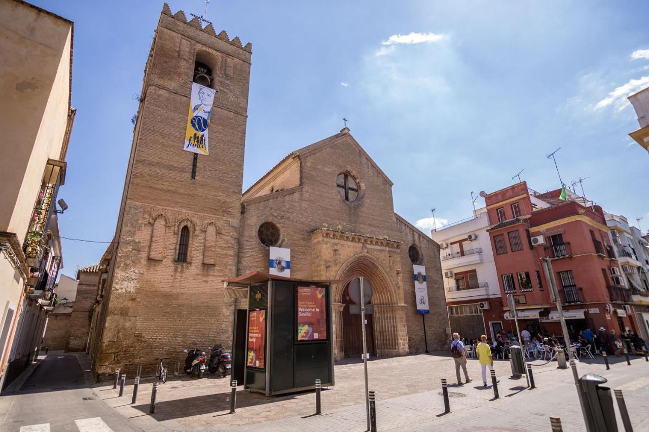 Froilan City Walls By Valcambre Sevilla Bagian luar foto