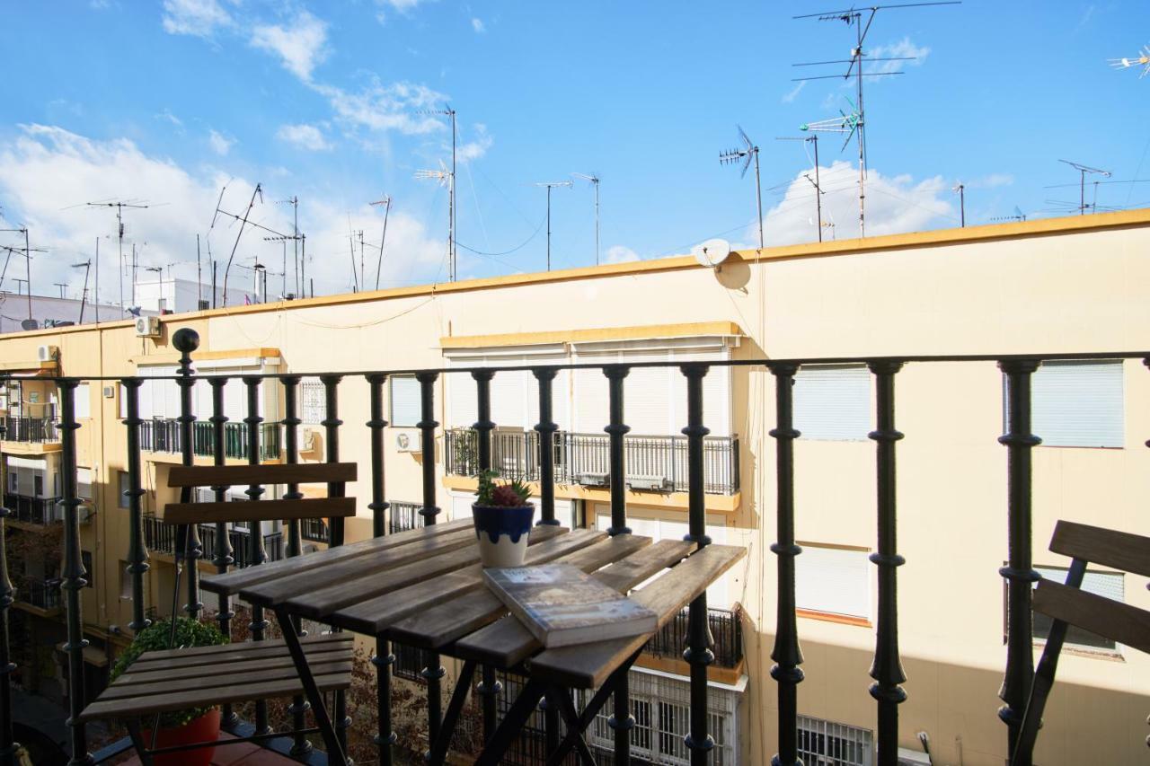 Froilan City Walls By Valcambre Sevilla Bagian luar foto