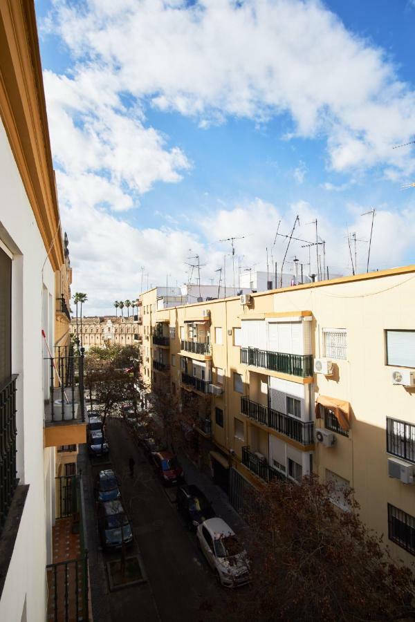 Froilan City Walls By Valcambre Sevilla Bagian luar foto